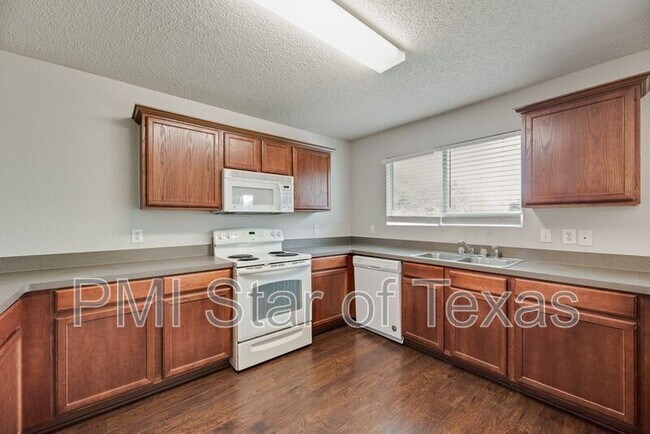 Building Photo - 2061 Bliss Rd