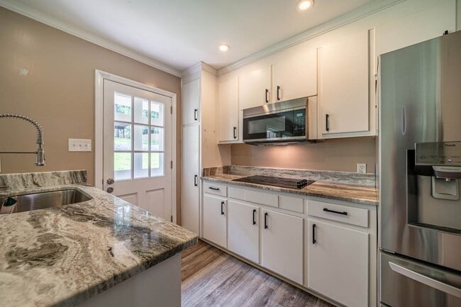 Building Photo - 4222 Arbutus Dr