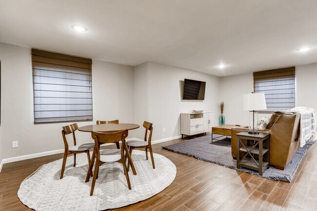 Building Photo - 6805 S Quantock Way