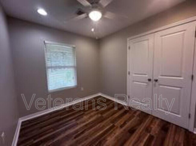 Building Photo - 113 Alverado Dr