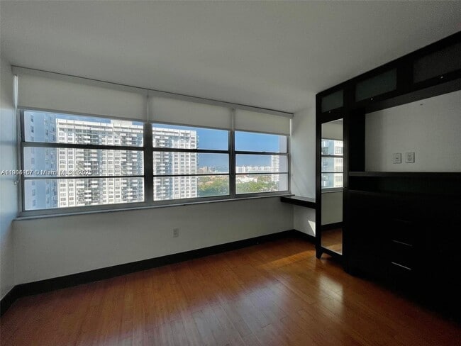 Building Photo - 18071 Biscayne Blvd