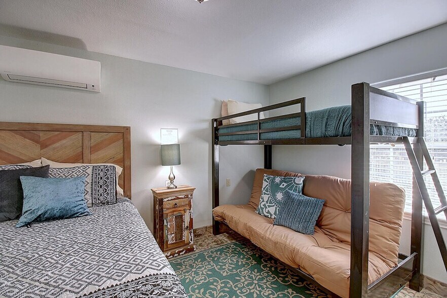 Building Photo - 134 N Alister St