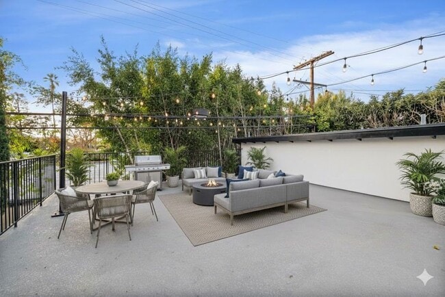 Building Photo - 739 N Formosa Ave