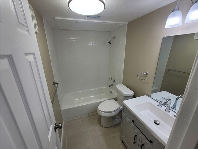 Building Photo - 4630 Country Creek Dr