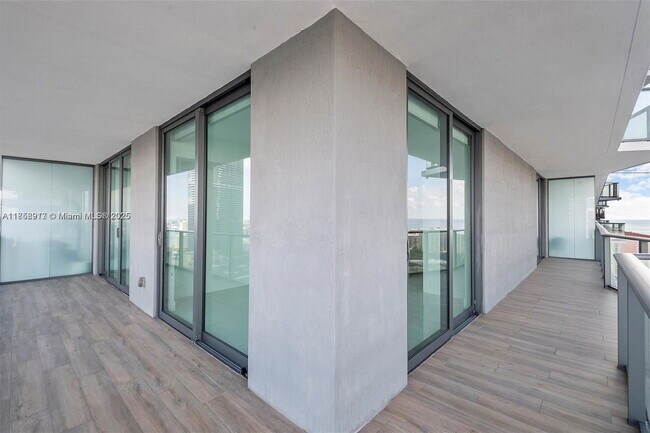 Building Photo - 1300 S Miami Ave