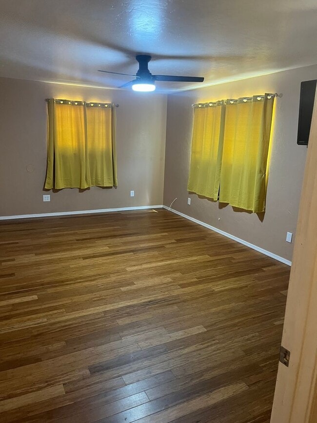 Building Photo - 626 S Huachuca St