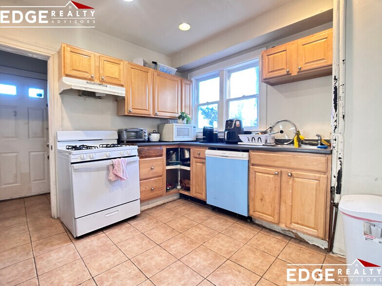 Building Photo - 30 Pratt St