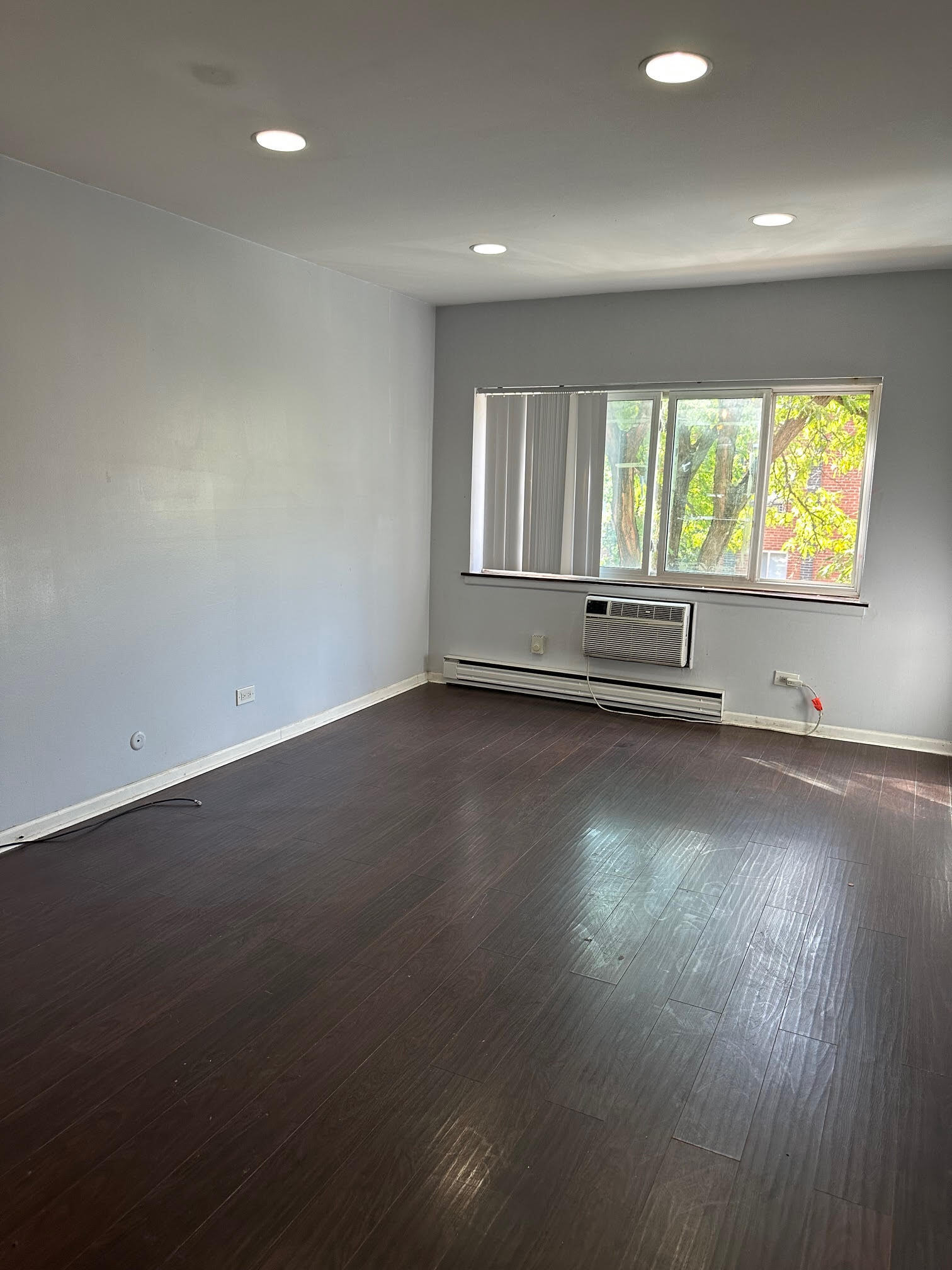 Building Photo - 3825 N Pine Grove Ave