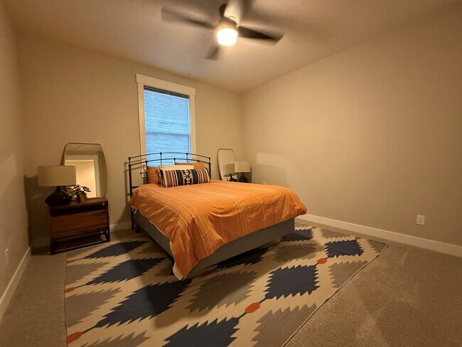 Building Photo - Now renting 4 bedroom Luxury House, stillporoperties.com