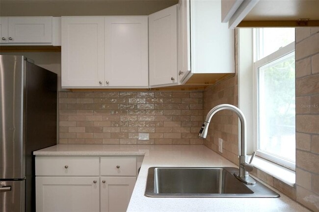 Building Photo - 1221 E Osborne Ave