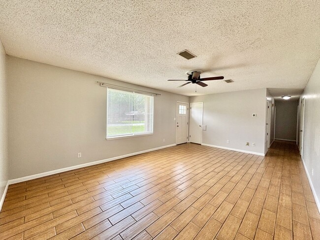 Building Photo - 4904 Andrea Ln