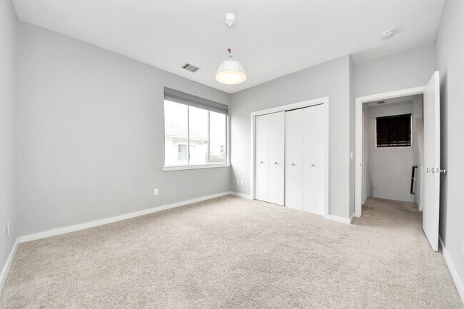 Building Photo - 1014 Montrose Blvd