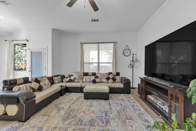 Building Photo - 4421 Trinity Woods St