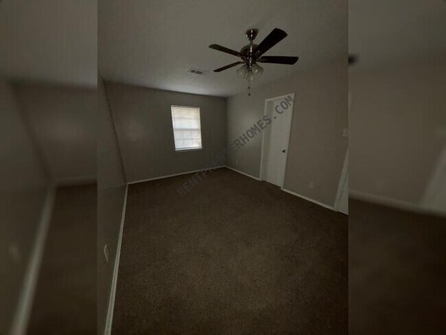 Building Photo - 28 Countrywood St