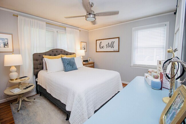 Building Photo - Stunning 3 Bedroom, 2 Bathroom in West Col...