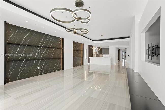 Building Photo - 17901 Collins Ave