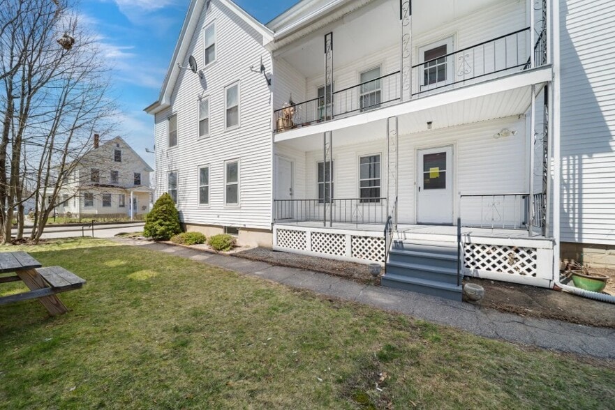 Building Photo - 607 Hevey St