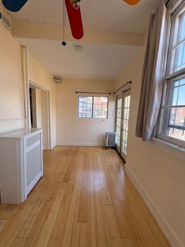 Building Photo - 24 E Mt Vernon Pl