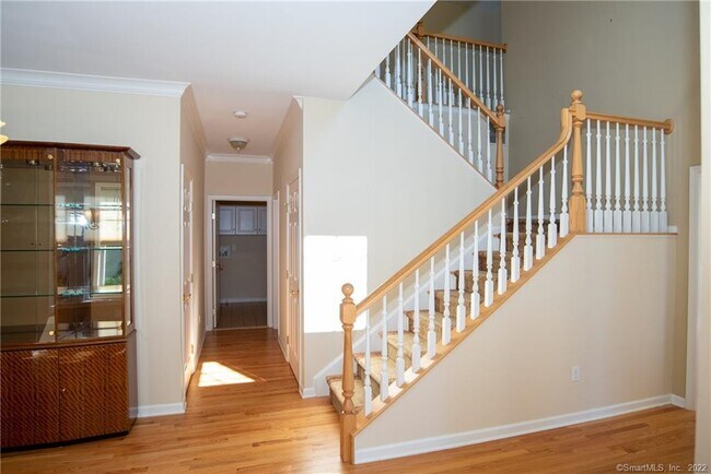 Building Photo - 8 Dogwood Ct