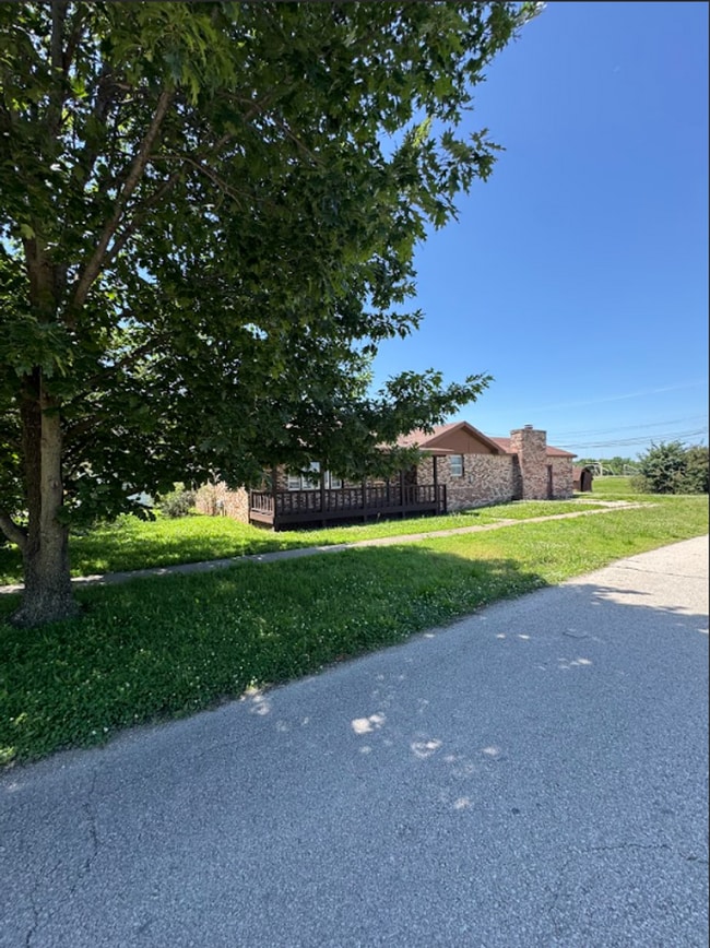 Building Photo - 4 Bed, 2 Bath Home - Apply Today!