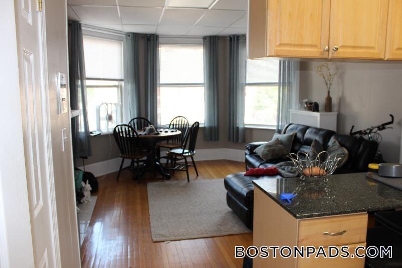 Building Photo - 879 Beacon St