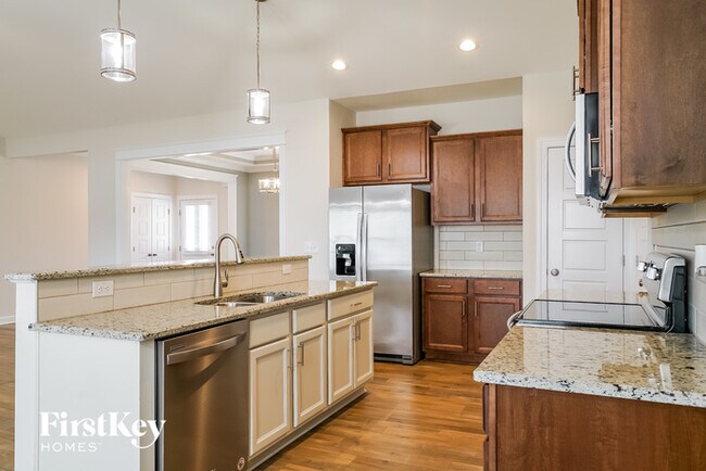 Building Photo - 13 Spruce Pt Dr