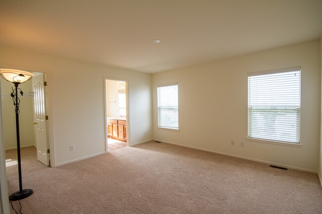 Building Photo - 5747 Jaguar Way