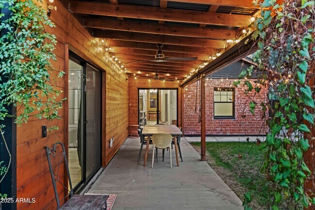 Building Photo - 358 E Whitton Ave