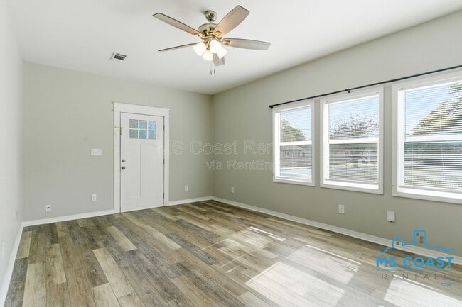 Building Photo - 962 Thelma St