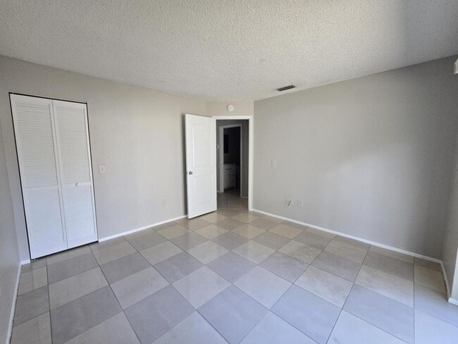 Building Photo - 7389 Canterbury St