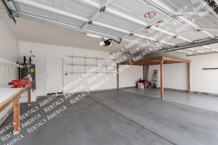 Building Photo - 7261 E June St