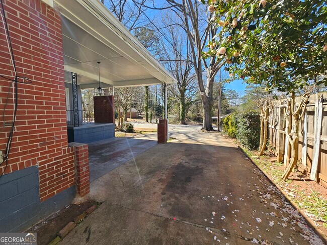 Building Photo - 2654 Plantation Dr