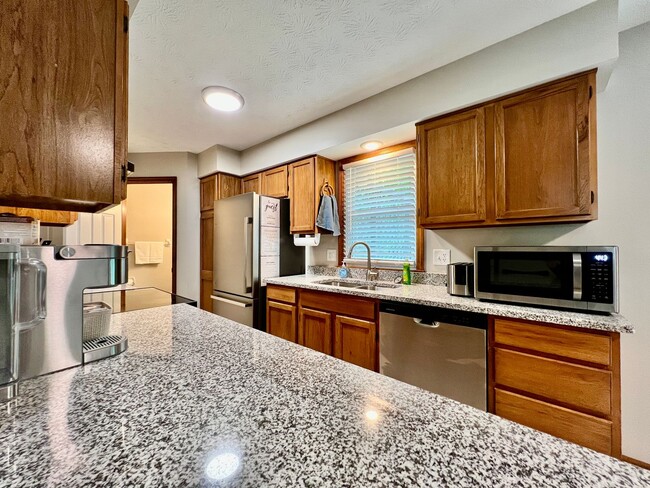 Building Photo - 3 bedroom attached home in Bethany