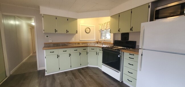 Building Photo - 1 Bedroom Mobile Home on 1 acre lot close to Tart Trail Leelanu Coutny