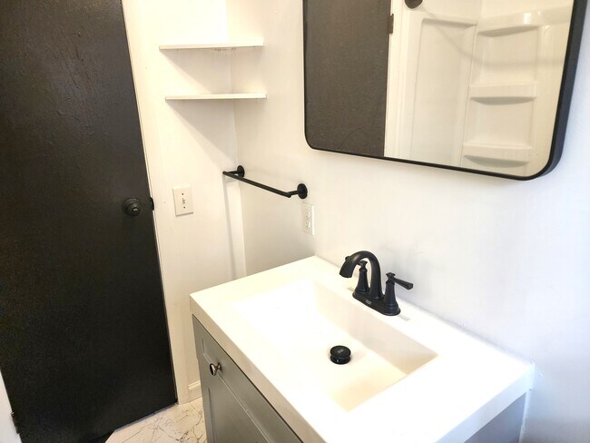 Building Photo - 3886 N West River Rd