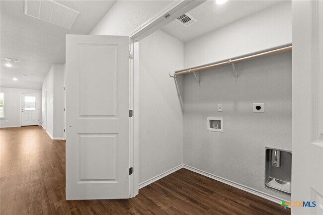 Building Photo - 1218 LEXINGTON Dr