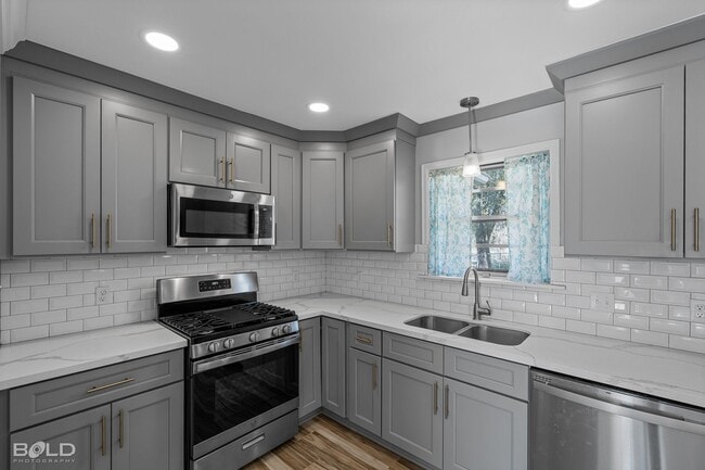 Building Photo - 1419 Teekell St