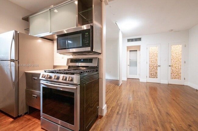 Building Photo - 1751 James Ave