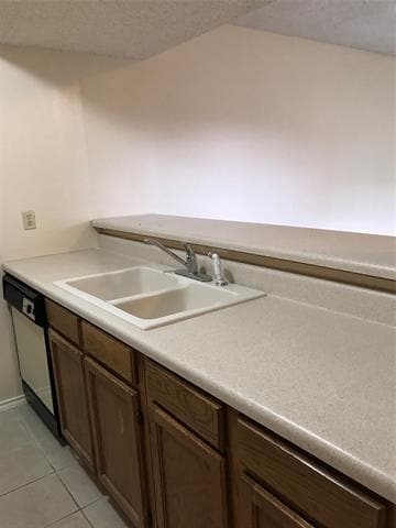 Building Photo - 9807 Walnut St