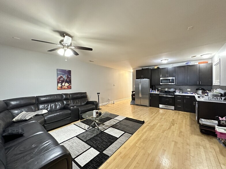 Building Photo - 364 N Hamlin Ave