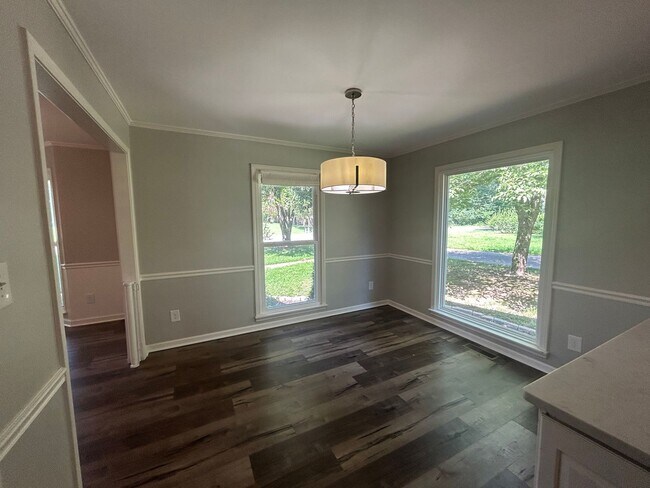 Building Photo - 40 Plainsfield Pl