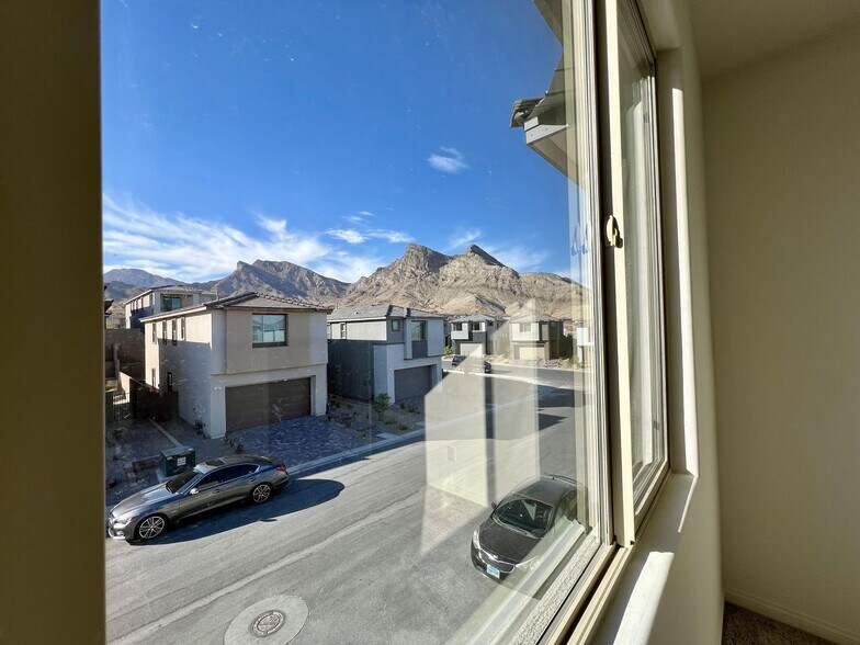 Building Photo - 1606 Rock Kestrel St