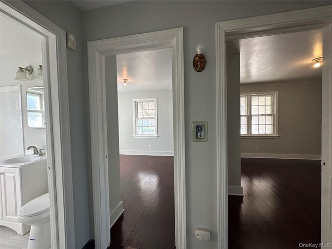 Building Photo - 496 Bloomingburg Rd