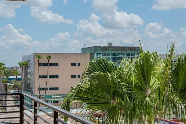 Building Photo - 1208 E Kennedy Blvd