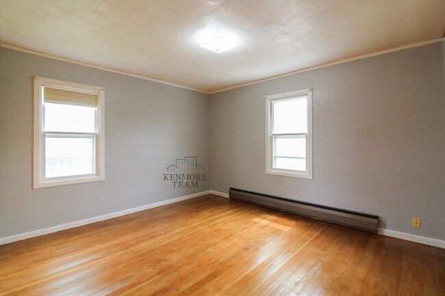 Building Photo - 3 Bedrooms, 2.5 Baths Duplex in Richland