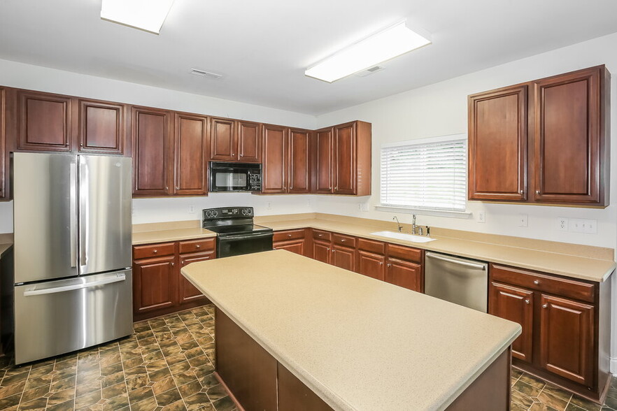 Building Photo - 7542 Brookwood Valley Ln