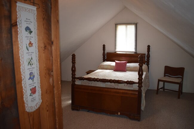 Building Photo - 220 Ridgeway Rd