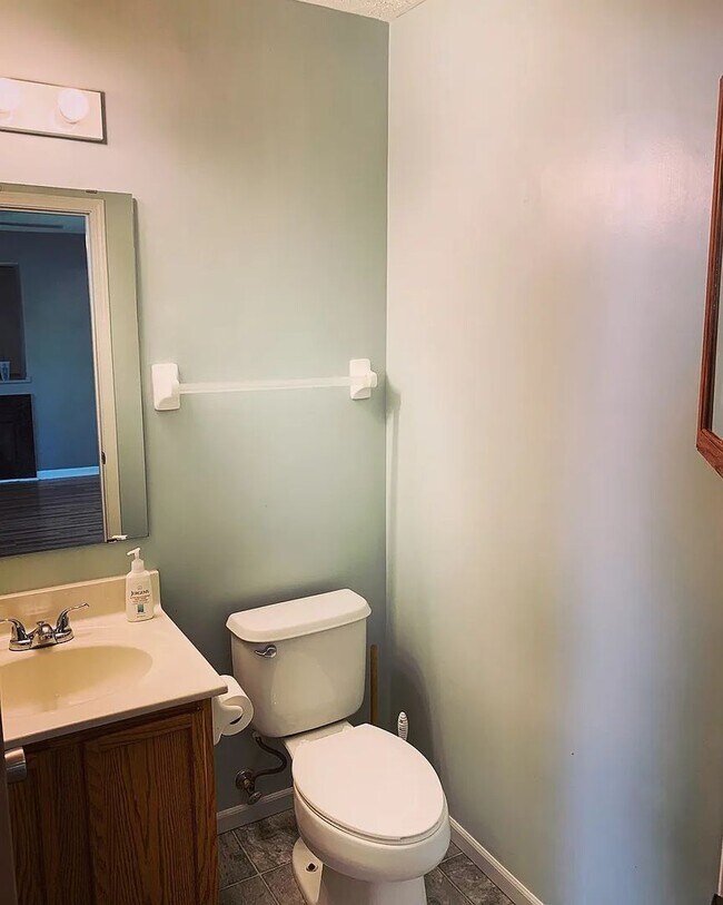 Building Photo - Beautiful Home in an Established Neighborh...