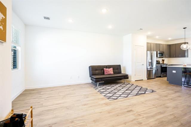 Building Photo - 2608 Ontario Dr