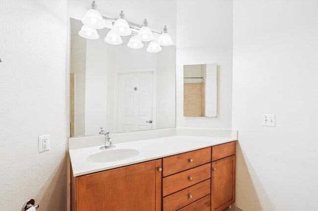 Building Photo - FRESH & READY! 2BD/2BA Next to METRO with ...